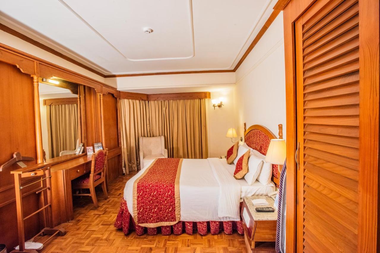The South Park Hotel Thiruvananthapuram Exterior foto